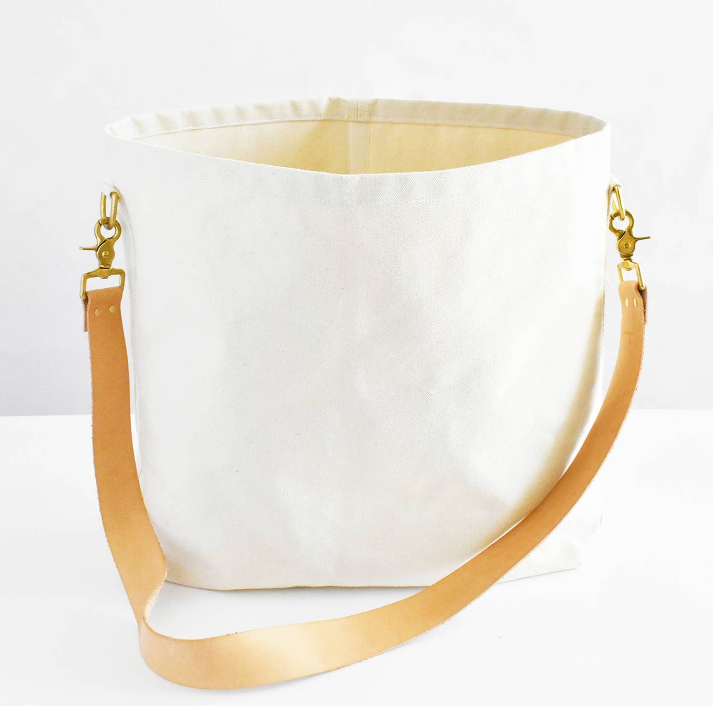 Canvas Tote Bag with Leather Strap - Versatile and Chic