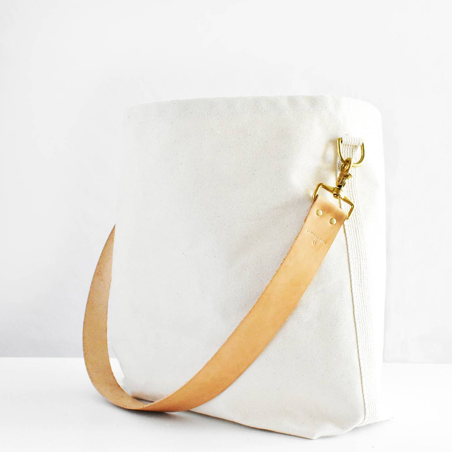 Canvas Tote Bag with Leather Strap - Versatile and Chic