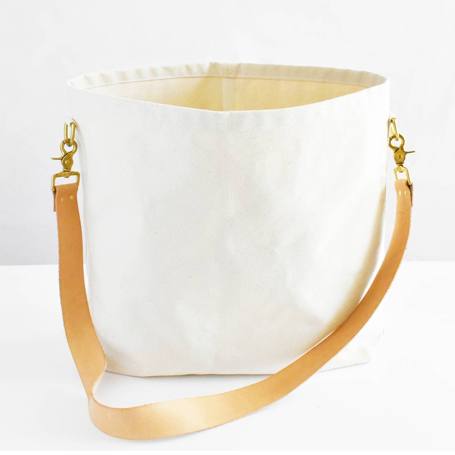 Canvas Tote Bag with Leather Strap - Versatile and Chic