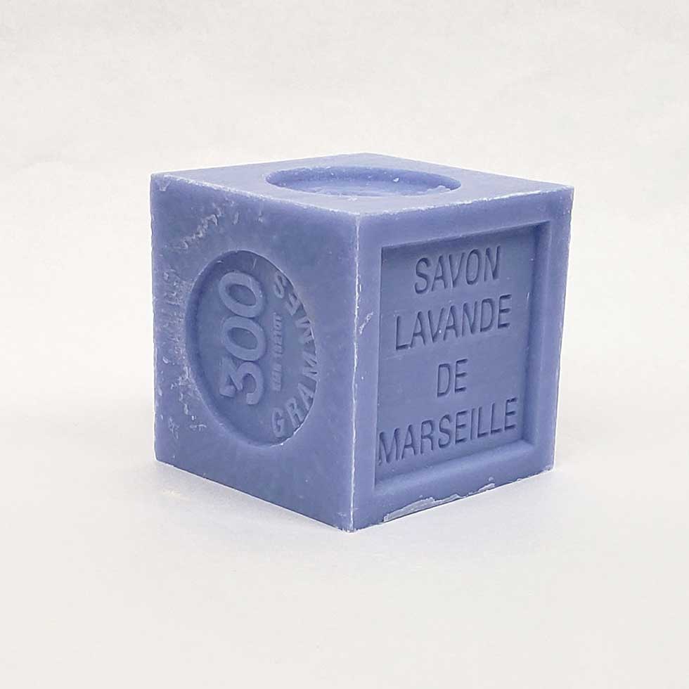 Cube-shaped Marseille soap with 'SAVON LAVANDE DE MARSEILLE' text on a white background