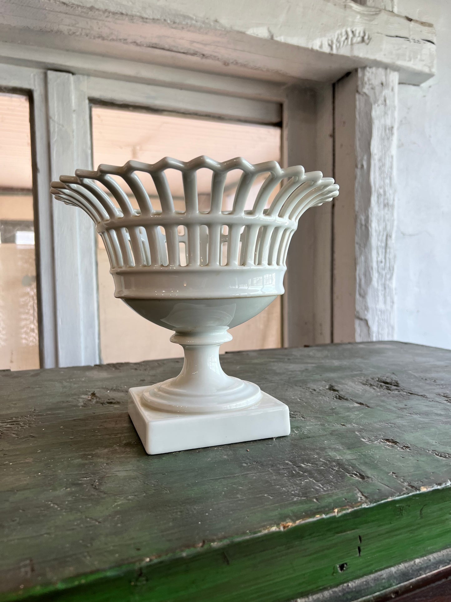 Napoleon III Paris Porcelain White Basketweave Round Pedestal Compote